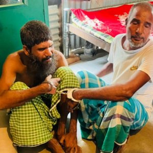 টংগীবাড়িতে বৃদ্ধকে কুপিয়ে হত্যা, বাবা-ছেলে আটক
