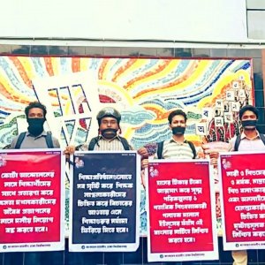 ছয় দফা দাবিতে নিষিদ্ধ ছাত্রলীগের মৌন মানববন্ধন