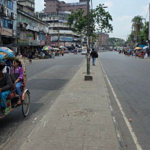 অফিস-আদালত খুললেও রাস্তাঘাট এখনও ফাঁকা 