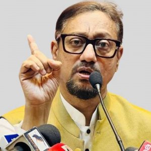 মশা মারা শিখতে কেন ফ্লোরিডা যেতে চাইলেন মেয়র?