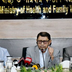 ডেঙ্গু রোগীদের চিকিৎসা ব্যয় কমাতে বেসরকারি পরীক্ষায় ছাড় দিতে বললেন স্বাস্থ্যমন্ত্রী