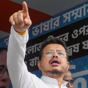 তৃণমূল ভাঙন চূড়ান্ত: বিরোধীদলীয় নেতা বহিষ্কৃত ঋতব্রত, মমতাকে ‘উপদেষ্টা’ হওয়ার প্রস্তাব