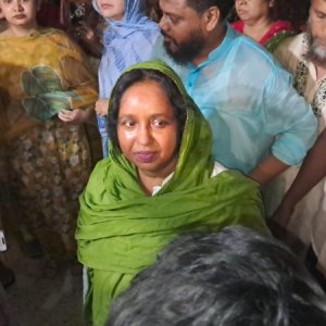 বাসায় ফিরে বিএনপি সরকারকে ধন্যবাদ জানালেন আ.লীগের আইভী বাসায় ফিরে বিএনপি সরকারকে ধন্যবাদ জানালেন আ.লীগের আইভী