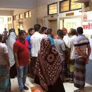 দুই দল গ্রামবাসীর সংঘর্ষে ৬২ জন আহত