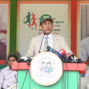এবছরই সব স্কুলে ফিডিং চালুর পরিকল্পনা, পাঠ্যক্রমে খেলাধুলা: শিক্ষামন্ত্রী