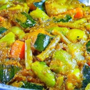 পুষ্টিগুণে ভরপুর পাঁচমিশালি সবজি ঘণ্ট