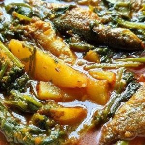 গ্রামীণ স্বাদের পালং শাকে টেংরা মাছ