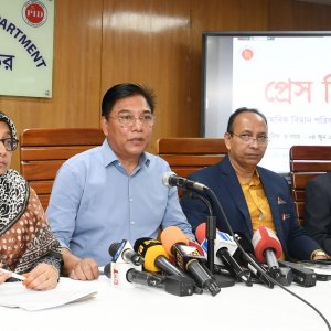 ‘শাহজালালে হাজিদের লাগেজ কেটে চুরির অভিযোগ সঠিক নয়’