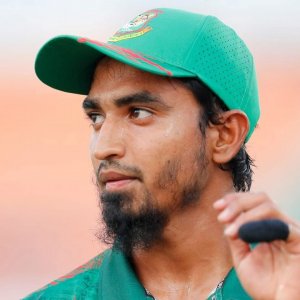 নিজের চোট নিয়ে যা বললেন তানজিম সাকিব