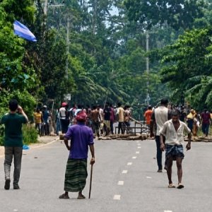 টাঙ্গাইলে ১৪৪ ধারা ভঙ্গ করে দুই গ্রামবাসীর সংঘর্ষ 