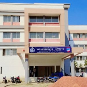 বেনাপোলে ব্যবসায়ীকে লক্ষ্য করে গুলি