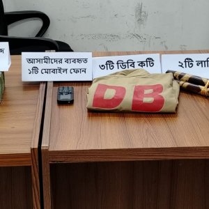 মাইক্রোবাসে তুলে নিয়ে ব্যবসায়ীর ৫৭ ভরি স্বর্ণ লুট: গ্রেফতার 