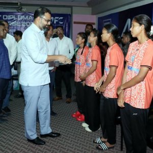 সাফ নারী ফুটবলে রানার্সআপ বাংলাদেশ দলকে ক্রীড়া প্রতিমন্ত্রীর
