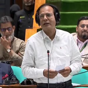 ‘বজ্রপাত ও দুর্যোগ ঝুঁকি কমাতে আধুনিক প্রযুক্তির দিকে যাচ্ছ