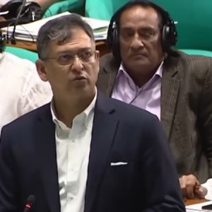 ‘ফেসবুক থেকে ক্ষতিকর কনটেন্ট অপসারণে বাধ্য করতে আইন সংশোধন হ