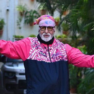 ৮৩ বছর বয়সেও ভোর ৪টা পর্যন্ত শুটিং, অমিতাভ বচ্চনের জীবনদর্শন