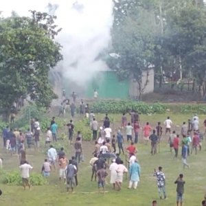 ইউপি চেয়ারম্যানের দায়িত্ব গ্রহণ নিয়ে সংঘর্ষ, ওসিসহ আহত ৫০