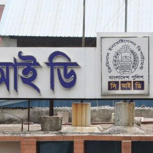 গ্রাহকের অজান্তে ক্রেডিট কার্ড ব্যবহার, সাবেক ব্যাংক কর্মকর্
