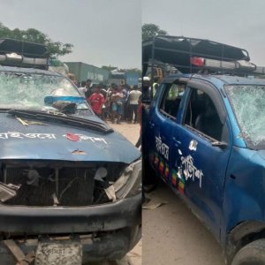 পুলিশের গাড়িতে অটোরিকশা চালকদের হামলা-ভাঙচুর, ৩ স