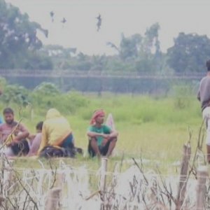 শূন্যরেখায় মানুষ ঠেলে দেওয়া কতটা বৈধ?
