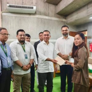 ঋতুপর্ণার বাড়ি নির্মাণে আর্থিক অনুদান দিলেন প্রধান