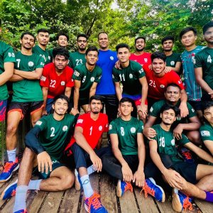 পল্টনে স্টেডিয়ামে উড়ছে ৬ দেশের পতাকা
