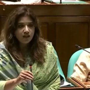 প্রবাসীদের সুরক্ষা ও কল্যাণে কাজ করছে সরকার: শামা 