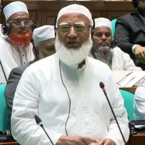 প্রবাসীদের শ্রমিক বলতে নারাজ বিরোধীদলীয় নেতা