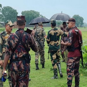 আপনি গুলি করলে আমরা কি চুড়ি পরে বসে থাকবো, বিএসএফক