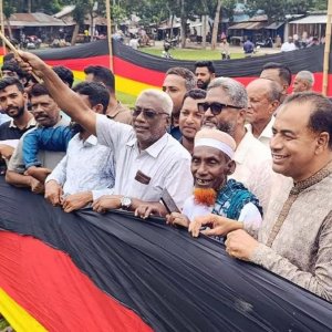 ৩০ শতাংশ জমি বেচে পতাকা বানিয়েছি, বিশ্বকাপ জিতলে ত