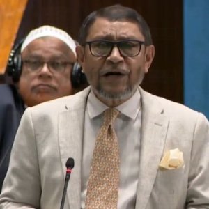 অস্ত্র না আমি বলেছি যন্ত্রপাতি, সংসদে স্বাস্থ্যমন্ত্রী