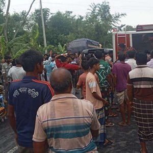 সড়কে ইসলামী ব্যাংকের কর্মকর্তাসহ নিহত ২