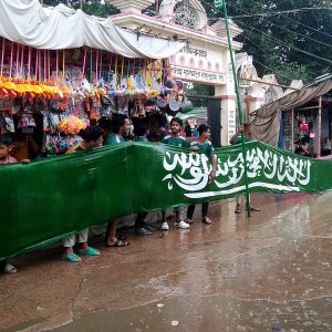 ২৪ বছর ধরে হতাশ ব্রাজিল সমর্থক, এবার দুধ দিয়ে গোসল করে অন্য দলে