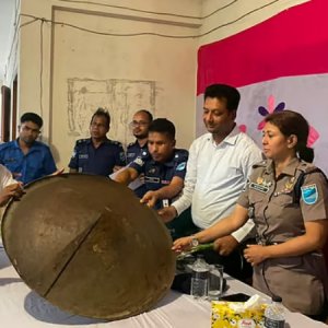 অস্ত্র জমা দিচ্ছেন সংঘর্ষপ্রবণ এলাকার মানুষ, তবে খুবই অল্প