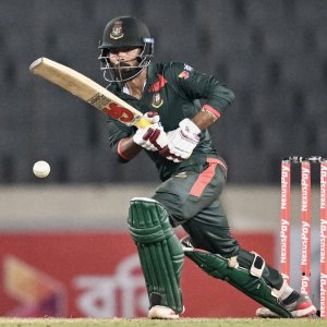 অজিদের হোয়াইটওয়াশের লক্ষ্যে টস জিতে ব্যাটিংয়ে বাংলাদেশ
