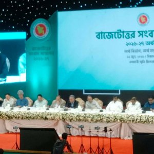 ব্যাংকঋণের ওপর সরকারি নির্ভরতা কমানোর ঘোষণা