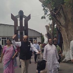 বাংলাদেশে ঢুকেছেন ভারতের নতুন হাইকমিশনার, গাড়িতে আ