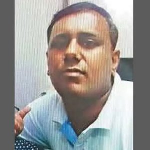 শীর্ষ সন্ত্রাসী ‘কাইল্যা পলাশ’ বাসার সামনে গুলিবিদ্ধ