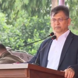 কক্সবাজারে শুদ্ধ ভাষায় কথা বললে নিজেকে পর মনে হয়: স্বরাষ্ট্রমন্ত্রী