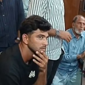 ক্রিকেটার নাঈমকে পিটিয়ে থানায় নিলো পুলিশ, ওসি বললেন ‘চোখ নামিয়ে কথা বল’
