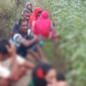 সাড়া দিচ্ছে না বিএসএফ, ২৯ ঘণ্টা ধরে সীমান্তের শূন্যরেখায় ১২ জন
