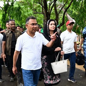 ডুলাহাজারা সাফারি পার্ক ঘুরে দেখলেন প্রধানমন্ত্রী