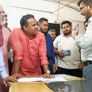 স্বাস্থ্য কর্মকর্তাকে কর্মস্থলে না পেয়ে খেপলেন প্রতিমন্ত্রী, দিলেন কড়া হুঁশিয়ারি