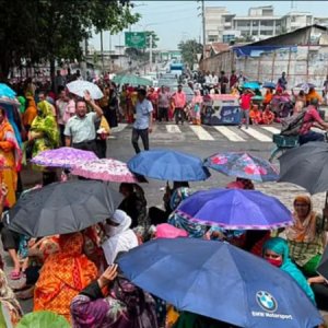 তেজগাঁওয়ের সড়ক ছেড়ে এবার শ্রম ভবনে নাসার শ্রমিকরা