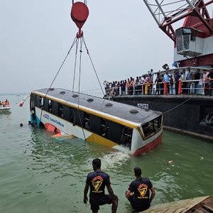 পদ্মায় ডুবে যাওয়া সেই বাসের ফিটনেসসহ সব কাগজই ছিল মেয়াদোত্তীর্ণ