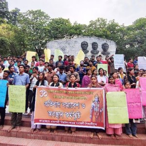 গাইবান্ধায় রামমন্দির নির্মাণে বাধার প্রতিবাদে রাবিতে সনাতনী শিক্ষার্থীদের বিক্ষোভ