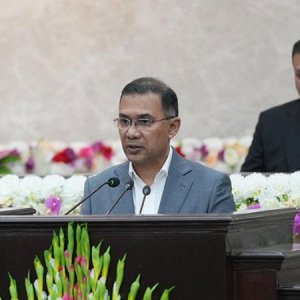 ‘নিরাপত্তার ঘেরাটোপ সরকার প্রধানকে যেন জনগণ থেকে দূরে ঠেলে না দেয়’
