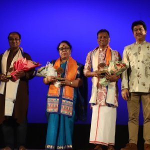 নৃত্যাঞ্চলের ‘ভরতনাট্যম সন্ধ্যা: তিন নৃত্যগুরুকে দেয়া হলো সম্মাননা