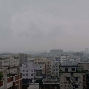 রাজধানীতে বৃষ্টি, কমেছে তাপমাত্রা