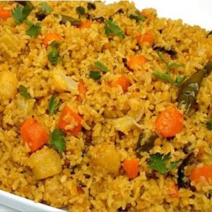 বর্ষার দিনে স্বস্তির স্বাদ সবজি খিচুড়ি